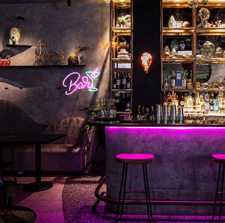 LED neon ženklas "BAR"