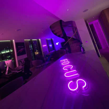LED neon užrašas "FOCUS"