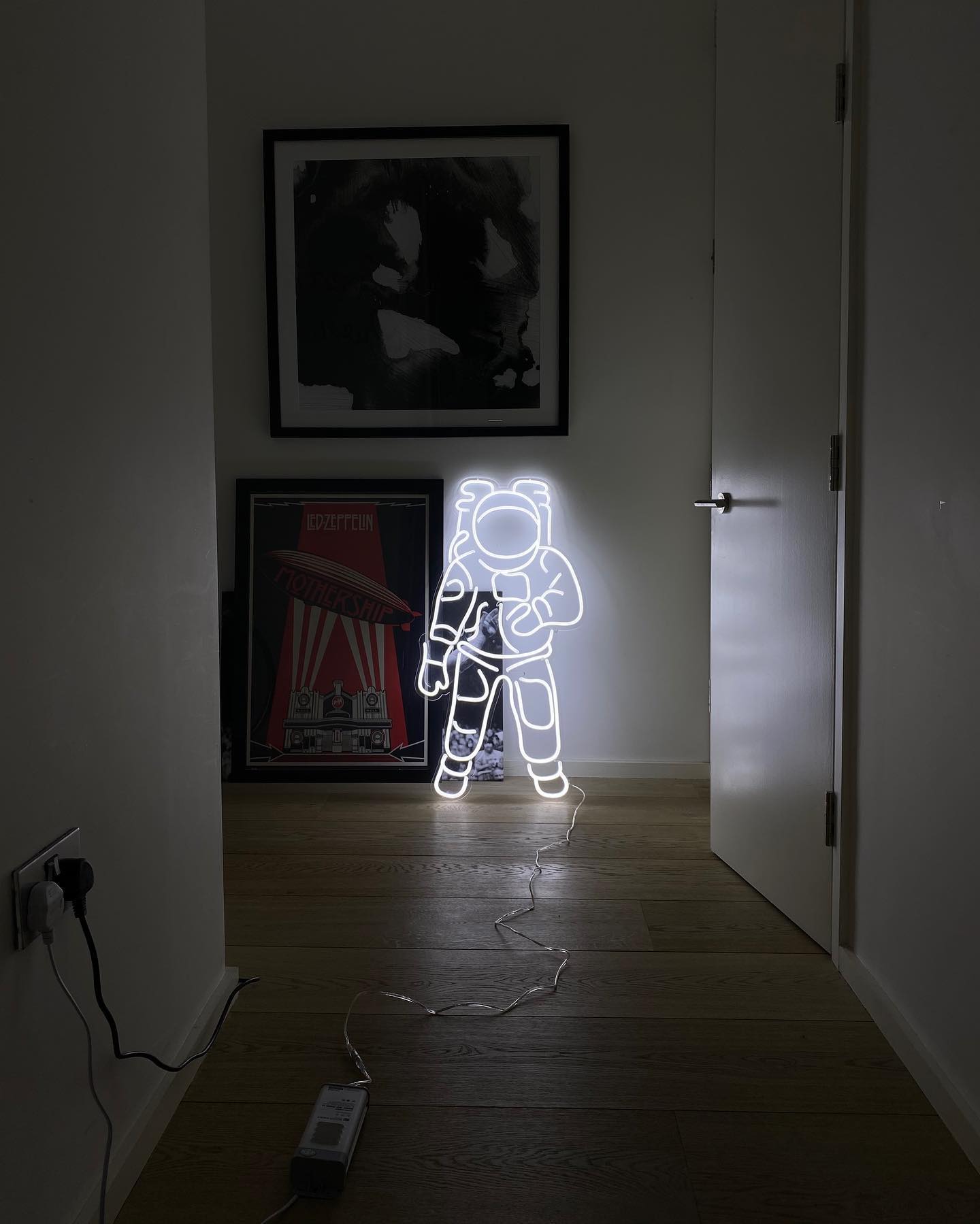 Neon LED ženklas "astronautas"