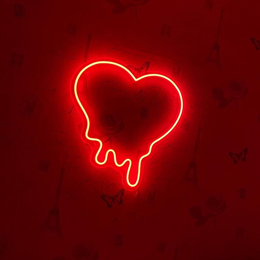 Neon LED ženklas "Širdis"