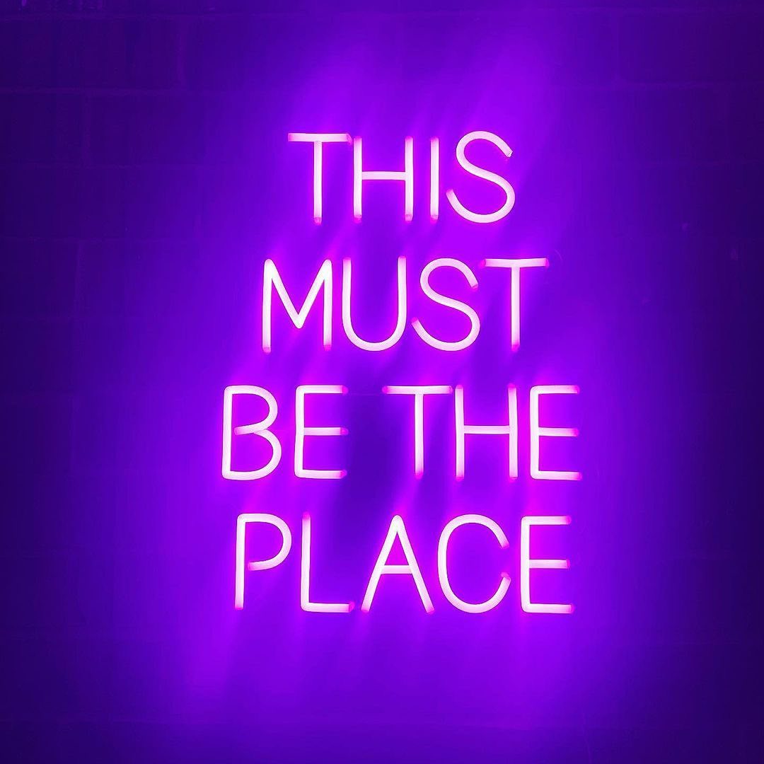 LED NEON užrašas "THIS MUST BE THE PLACE"