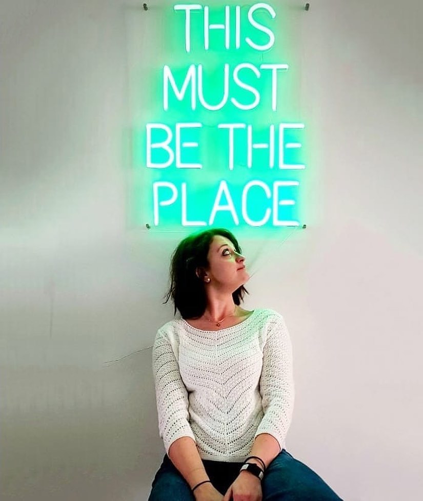 LED NEON užrašas "THIS MUST BE THE PLACE"