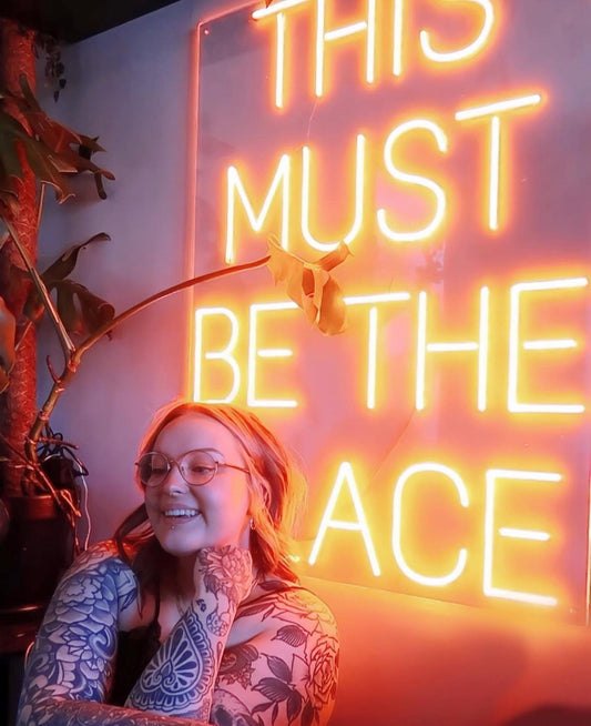 LED NEON užrašas "THIS MUST BE THE PLACE"